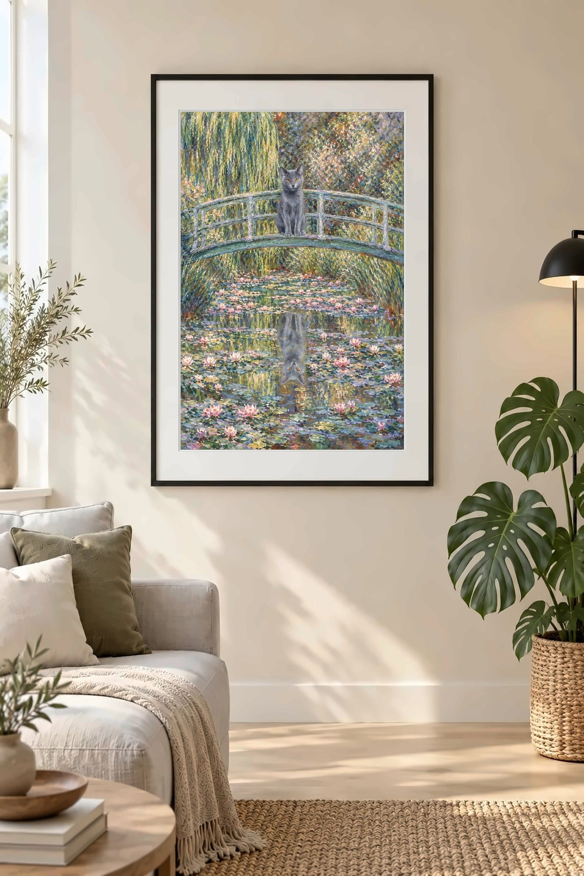 Poster im Wohnzimmer: Deine Katze als Monet Seerosenbrücke – personalisiertes Katzenportrait