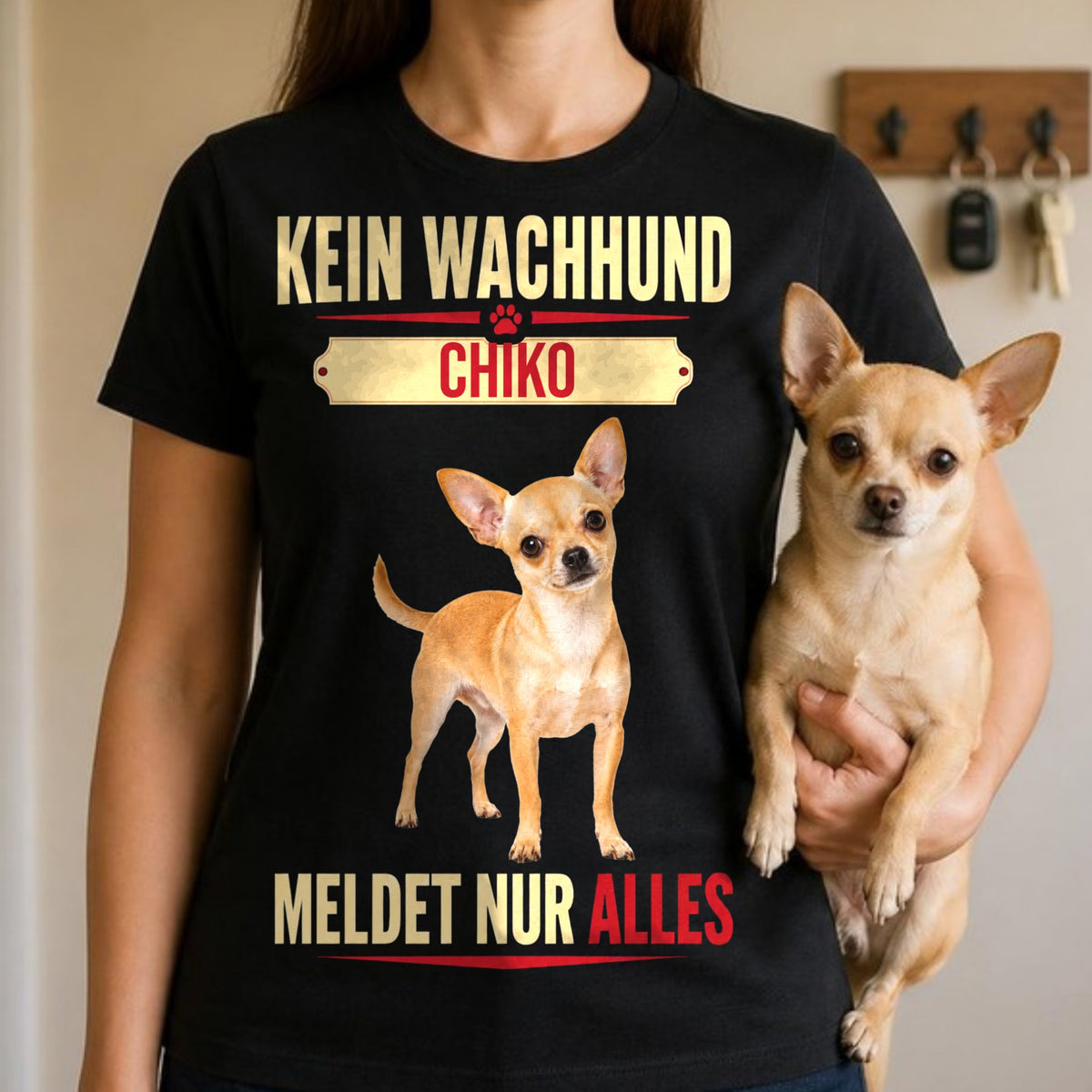 Frau traegt schwarzes T-Shirt Kein Wachhund mit Chihuahua