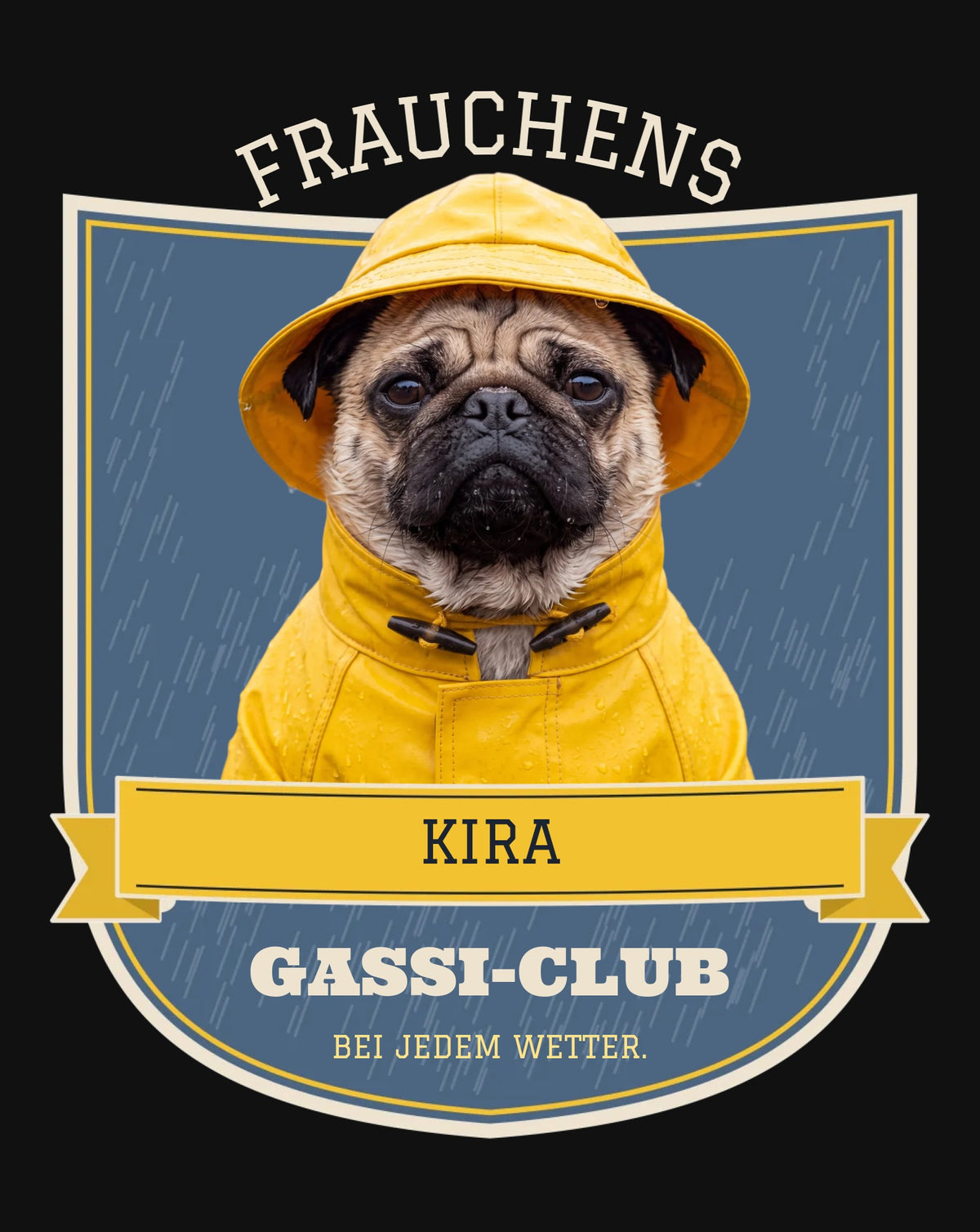 Gassi-Club Crest – Druckdetail: Hund im gelben Friesennerz im Vereinswappen, personalisiert mit Name | Lil Snouts