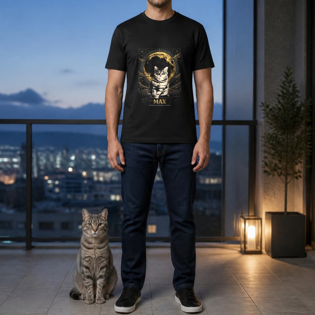 Getragenes Mockup Goldmond Vollmond T-Shirt