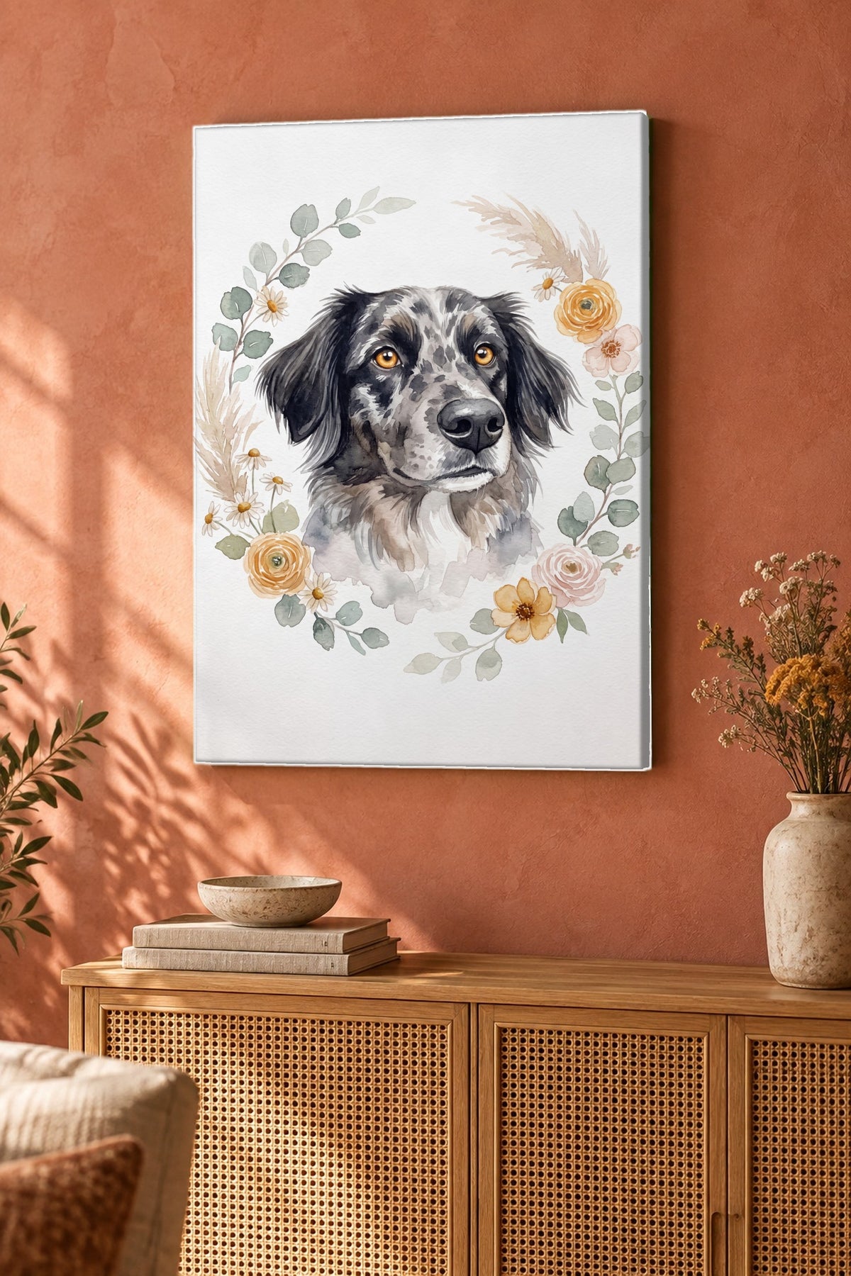 Leinwand im Cottage-Wohnzimmer: Dein Hund im Botanik-Kranz – personalisiertes Hundeportrait