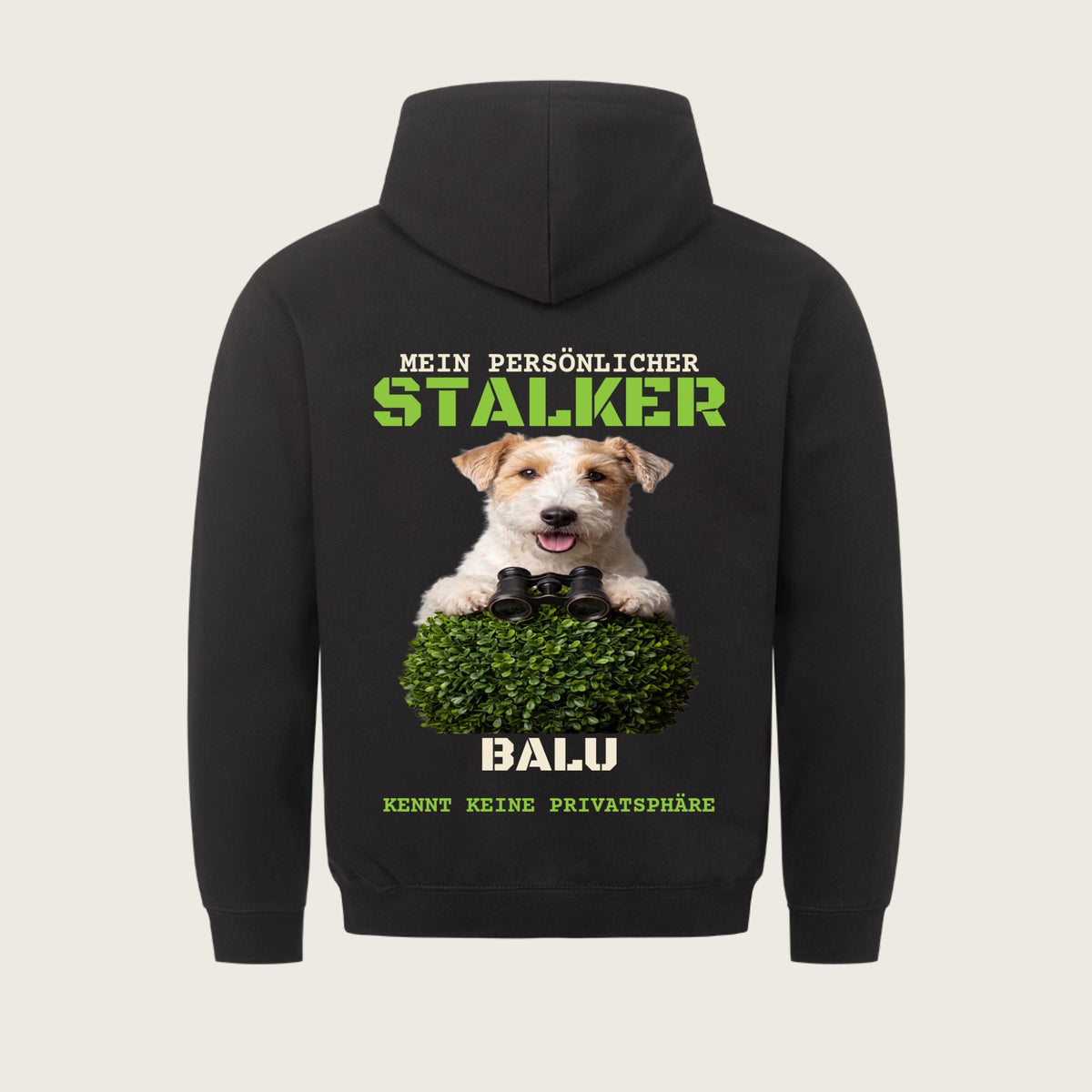 Mein persönlicher Stalker – Flatlay: schwarzes Shirt bzw. Hoodie mit Druck und Name | Lil Snouts